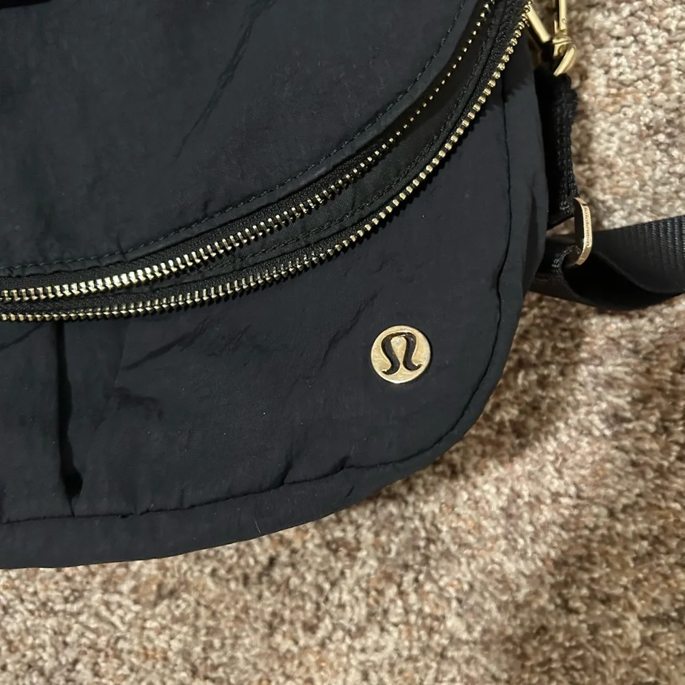 lululemon athletica Black Crossbody Bag with Gold Hardware - Picture 5 of 6